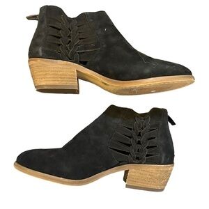 NWOB Vince Camuto Ankle Boots‎ PRESTETTA Black Suede Boho Minimalist Size 5.5